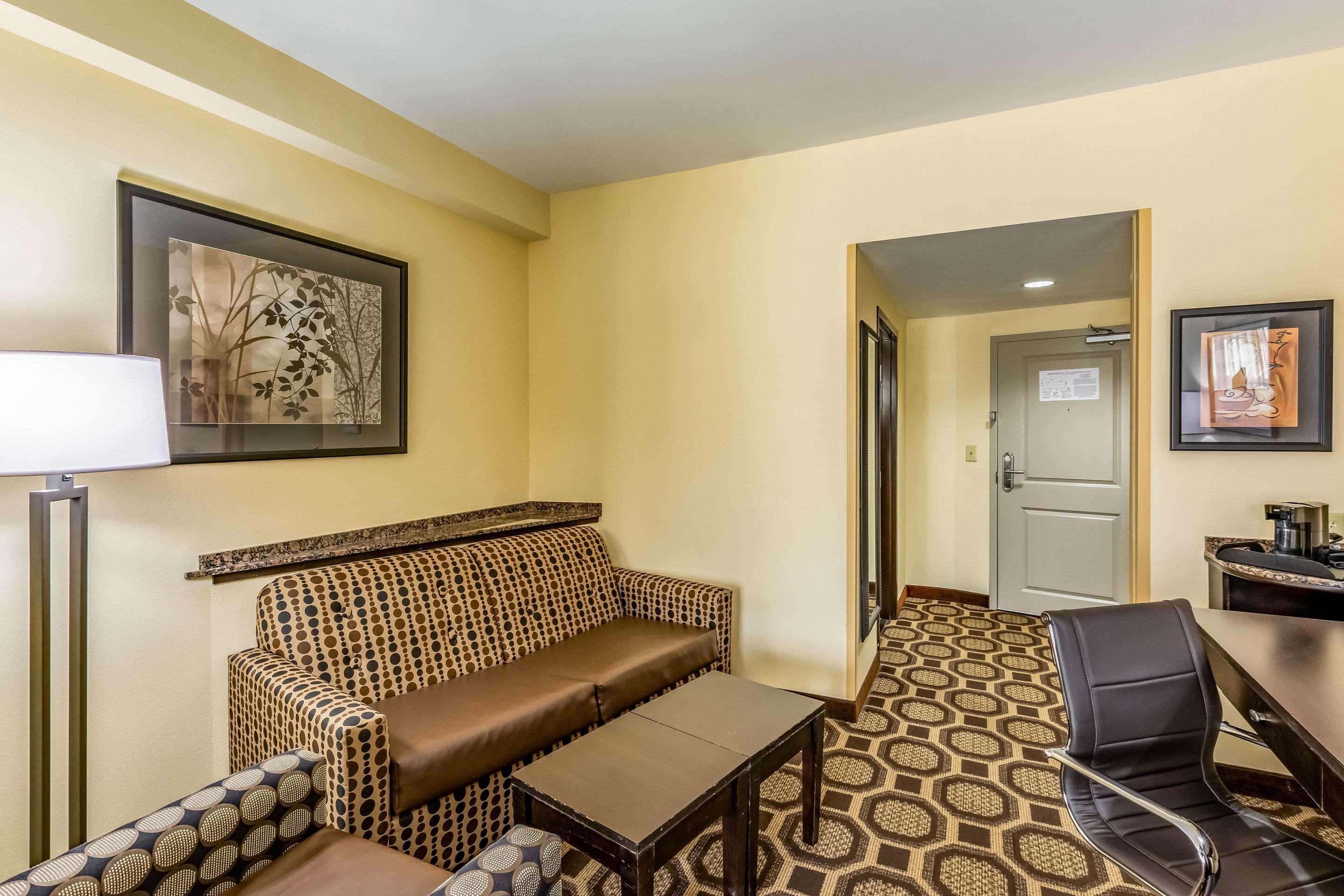 Holiday Inn Express & Suites Lexington By Ihg Exterior foto