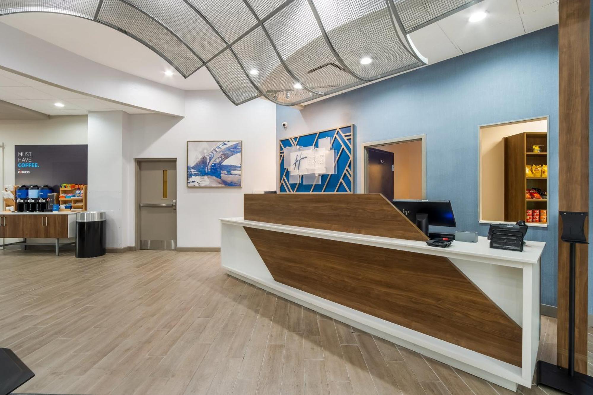 Holiday Inn Express & Suites Lexington By Ihg Exterior foto