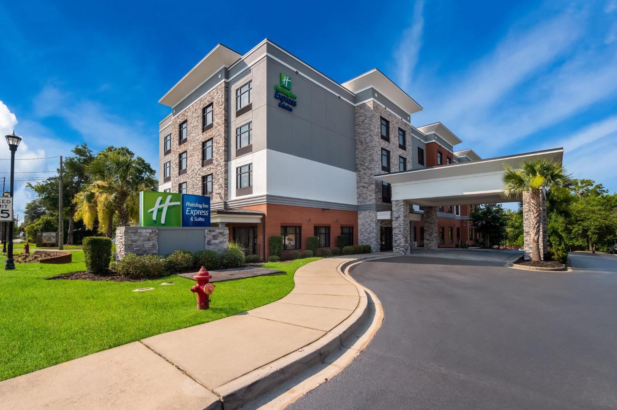 Holiday Inn Express & Suites Lexington By Ihg Exterior foto